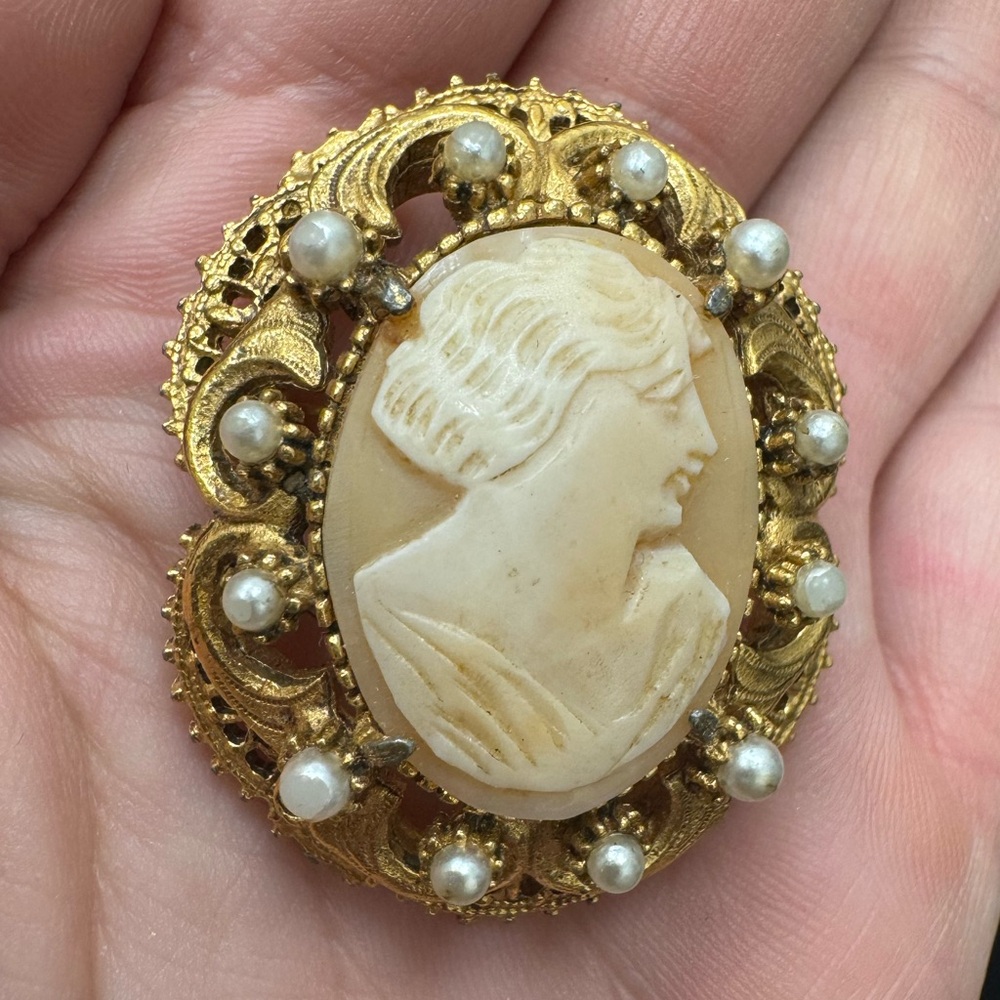 Vintage Florenza pin brooch pendant with crystals and seed pearls gold tone